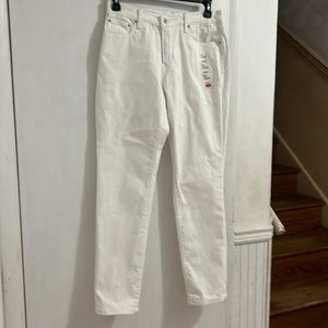 NWT Levi’s 505 Women White Straight Leg Jeans. Embroidered Logo on back pockets